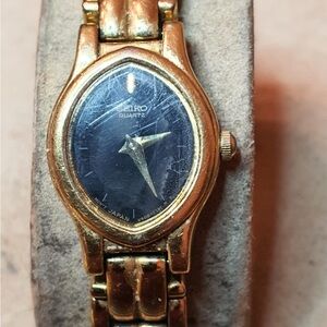 Vintage Seiko V400-5588 Goldtone/Black Oval Women's Watch